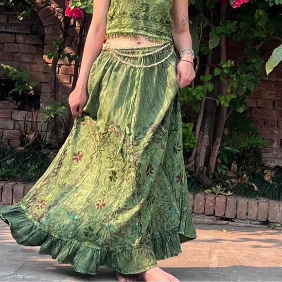 Green Vintage Vibe Embroidered Maxi Skirt Cottage Fairy Core Bohemian Skirt - Picture 4 of 7